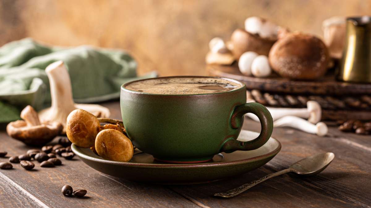 Mushroom Coffee vs Traditional Coffee: Breaking Down the Real Benefits