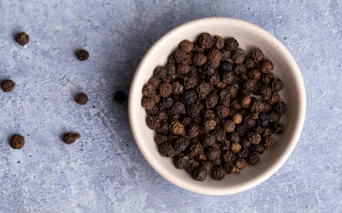 The Health Benefits of Black Pepper: A Spicy Boost to Your Well-Being